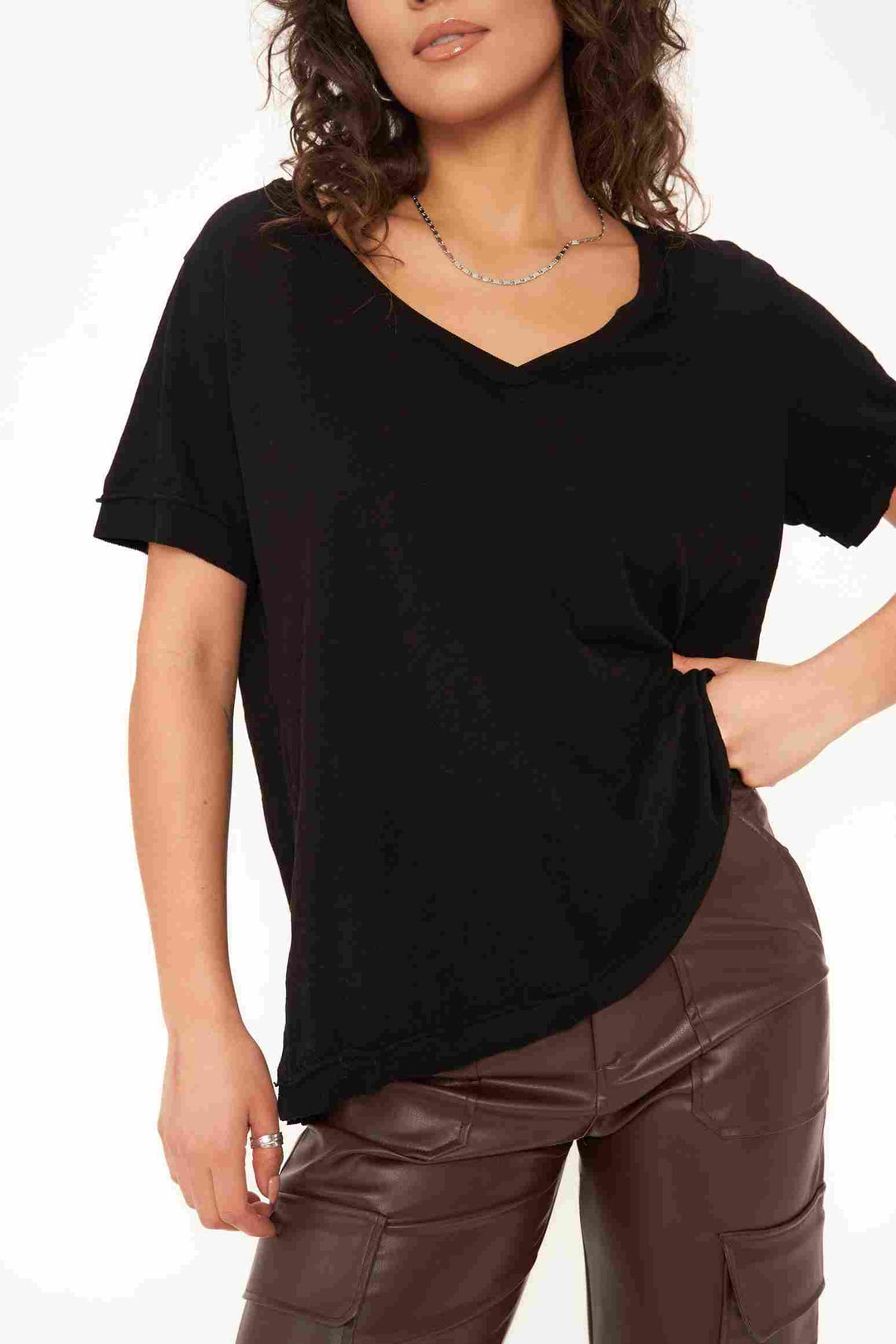 KNOCKOUT V NECK TEE - BLACK - Kingfisher Road - Online Boutique