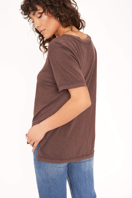 KNOCK OUT V NECK TEE-RICH OAK