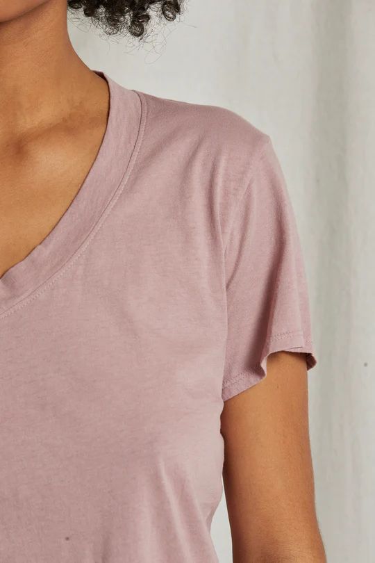 HENDRIX V-NECK TEE-MAUVE