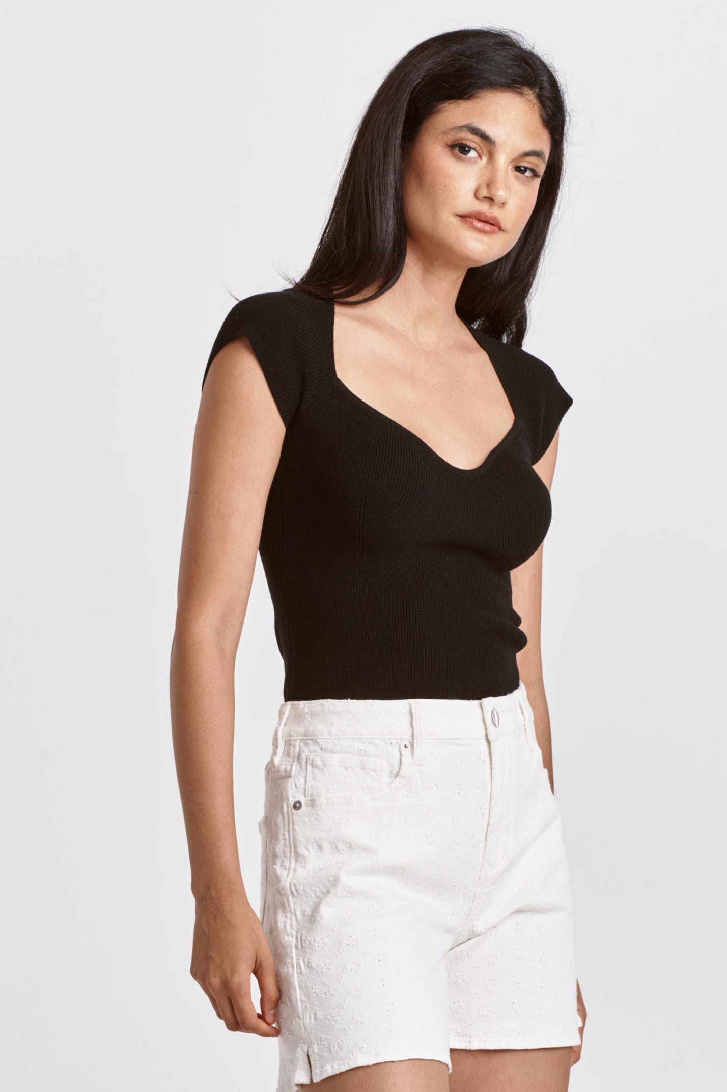 DAMARIS HEART SHAPE NECK TOP-BLACK – Kingfisher Road