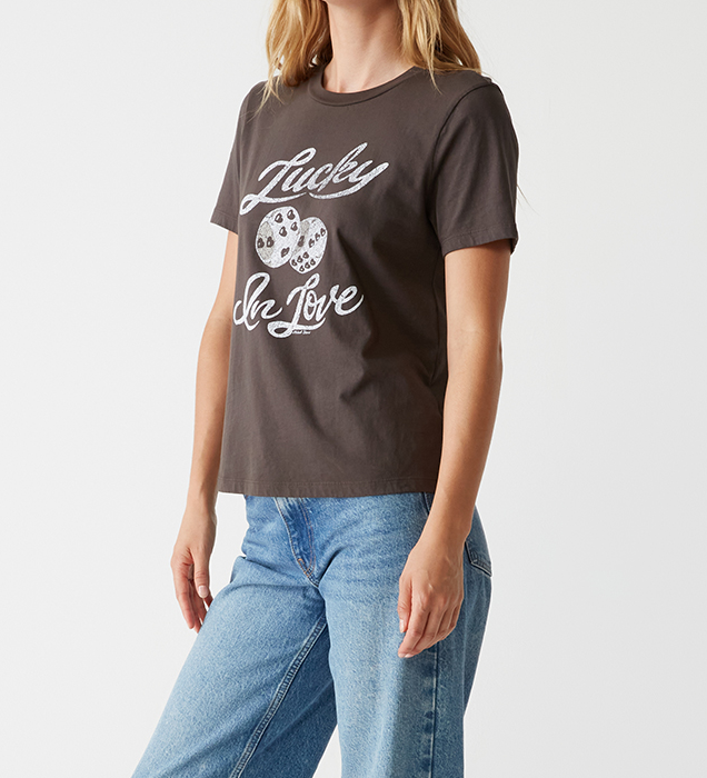 LUCKY IN LOVE GRAPHIC TEE-OXIDE