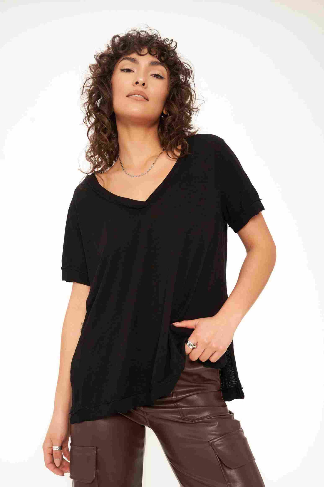 KNOCKOUT V NECK TEE - BLACK - Kingfisher Road - Online Boutique