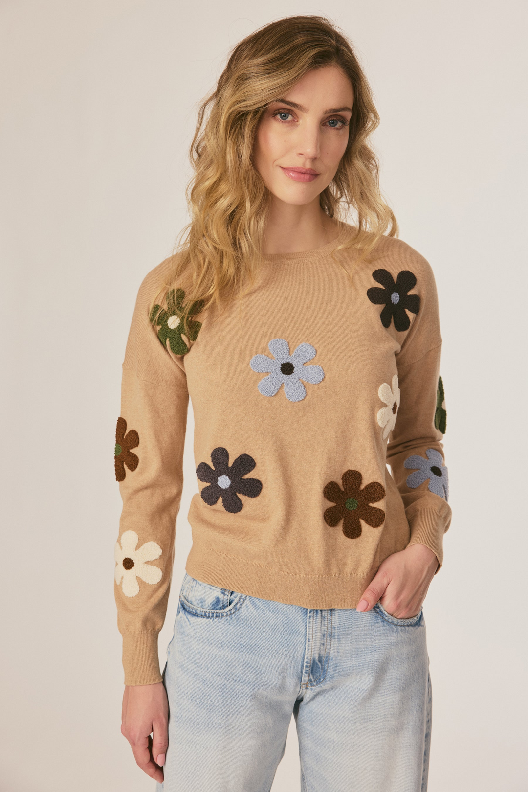 FLOWER CREW NECK SWEATER-CAMEL