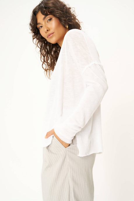 MAE TEXTURED V-NECK LONGSLEEVE-WHITE