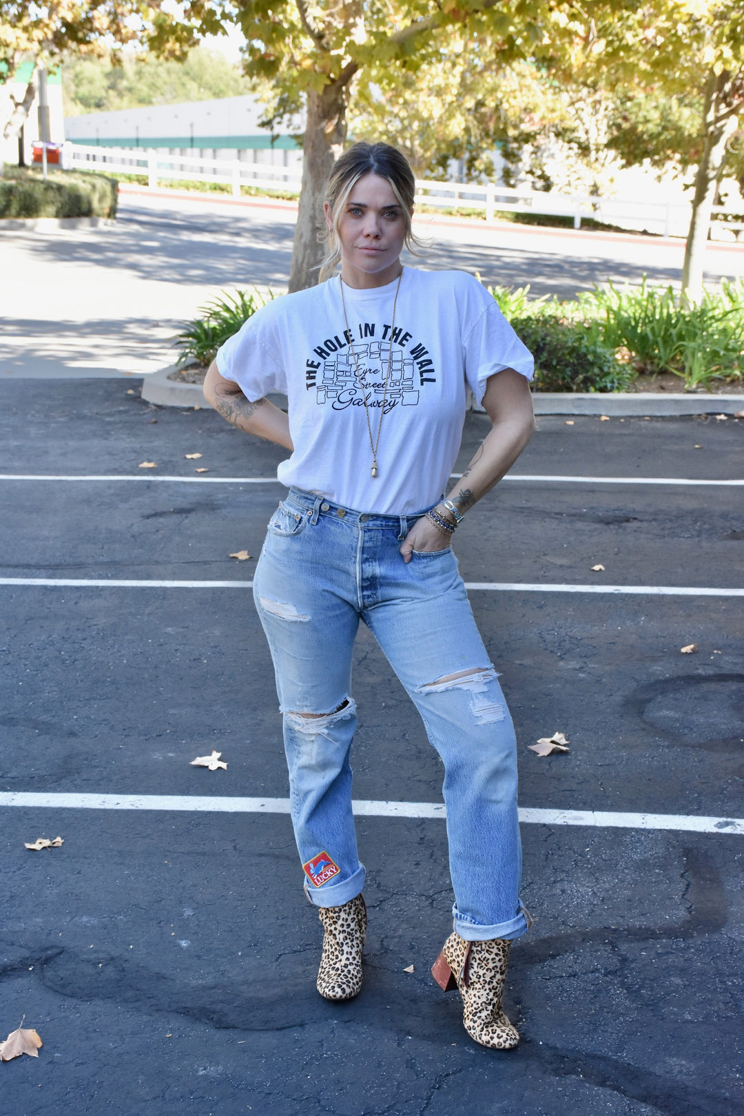 THE HOLE IN THE WALL VINTAGE TEE - Kingfisher Road - Online Boutique