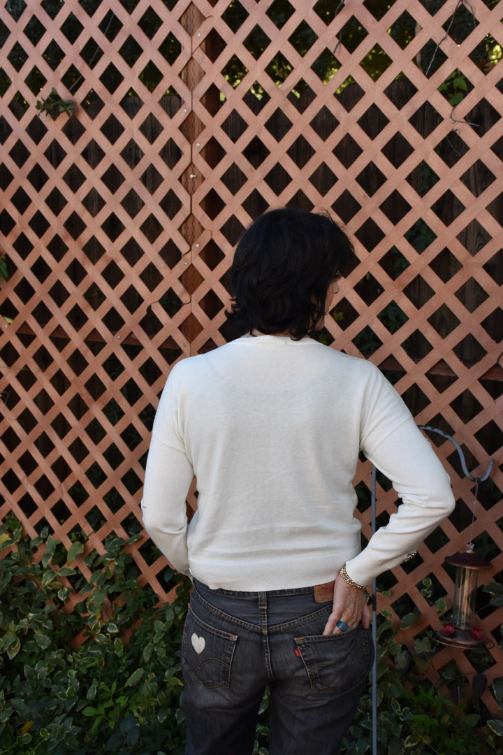 BROOCH CREW NECK SWEATER-VANILLA