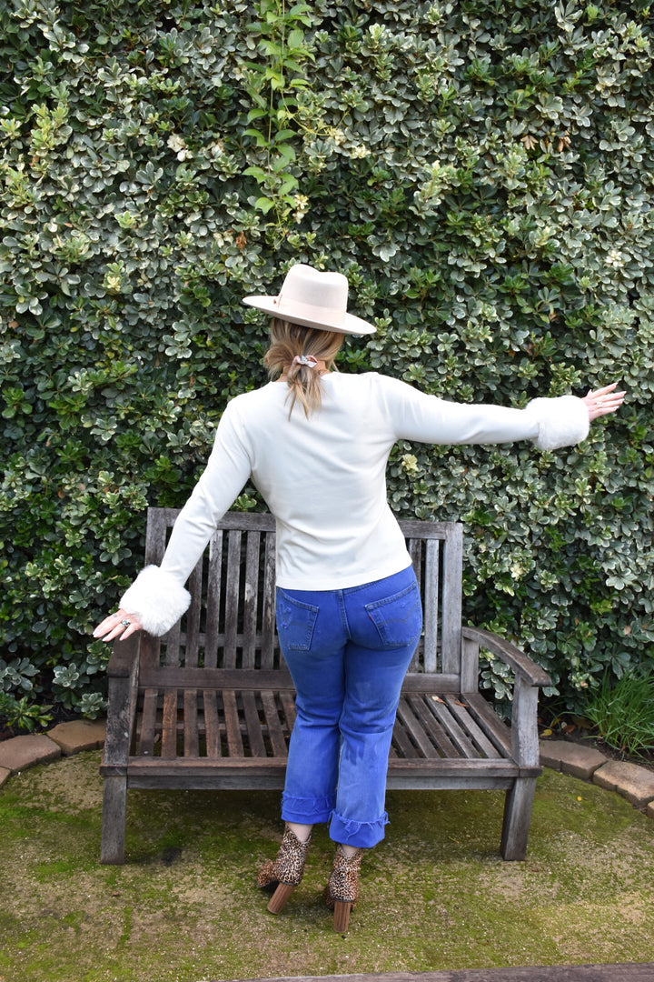 CREW SWEATER W/ FUR CUFFS-VANILLA