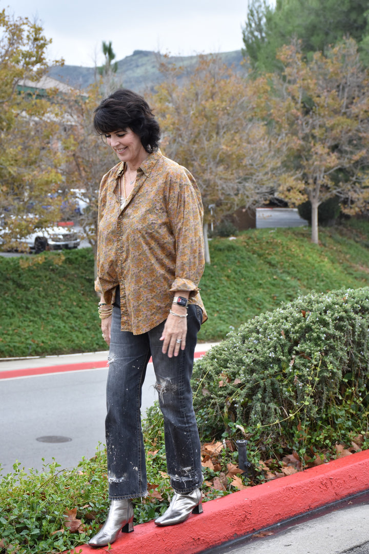 BEE TIME BUTTON DOWN