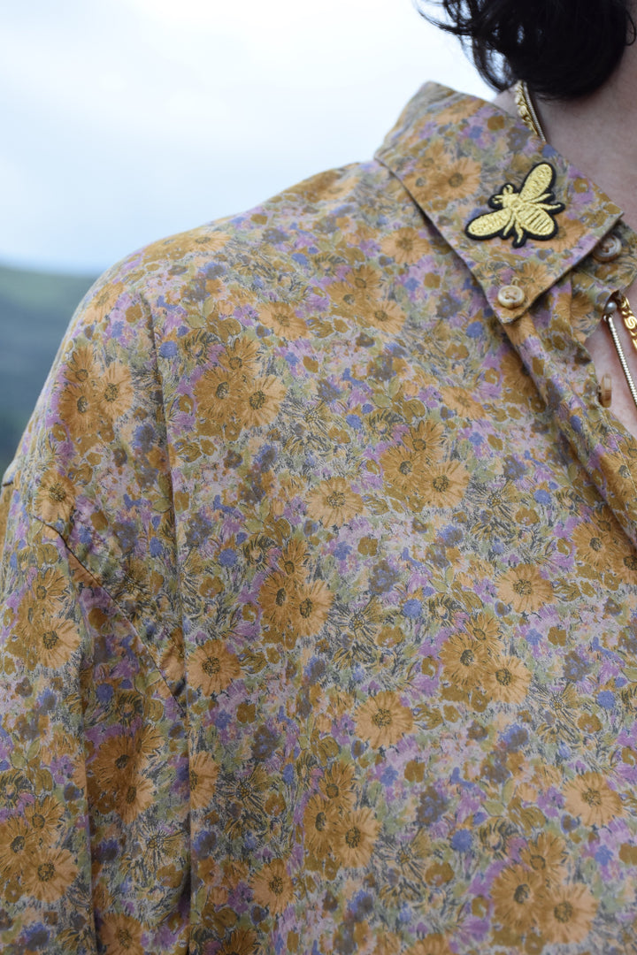 BEE TIME BUTTON DOWN