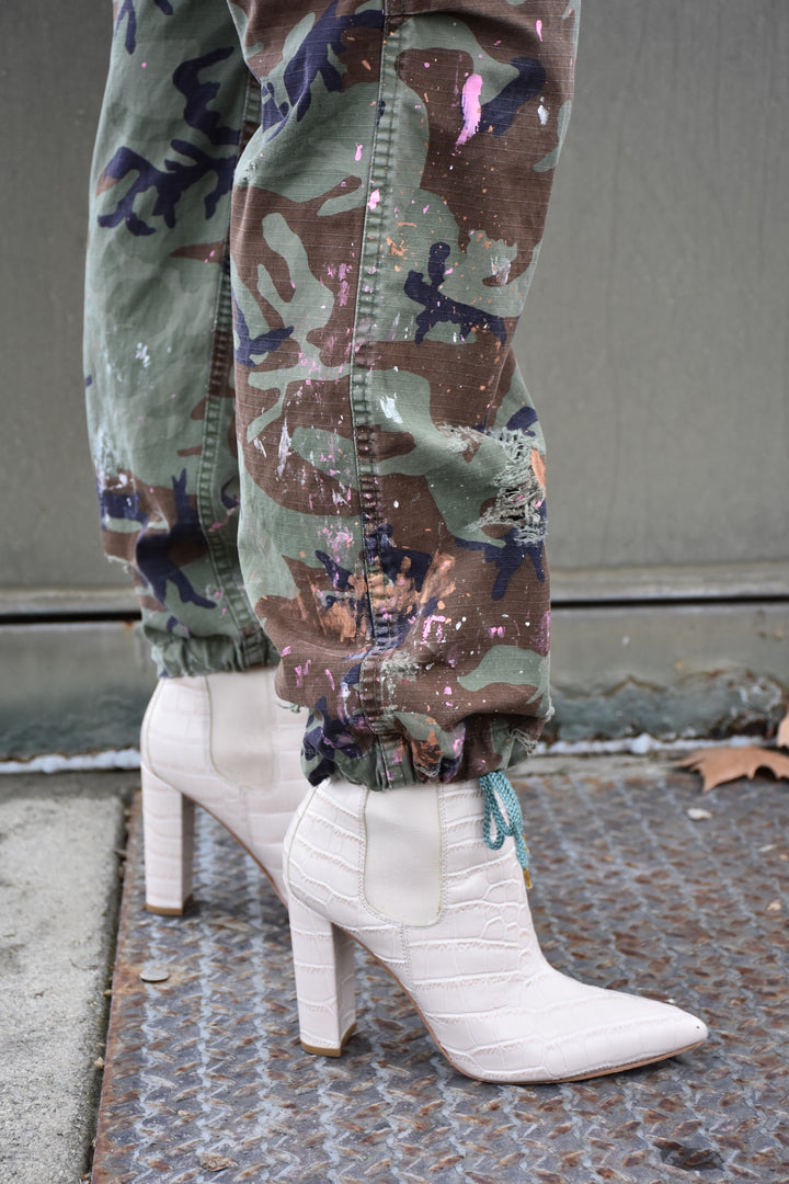 RHONDA CAMO PANTS-SIZE 28