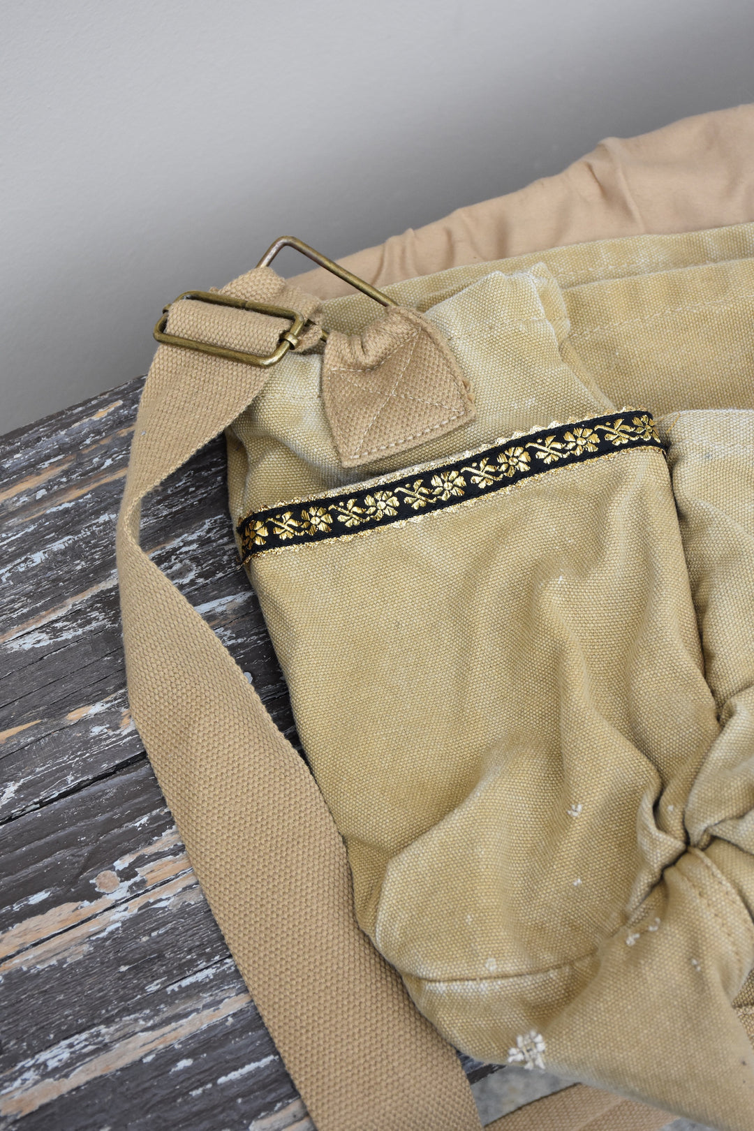 TIGERS & ROSES CROSSBODY BAG