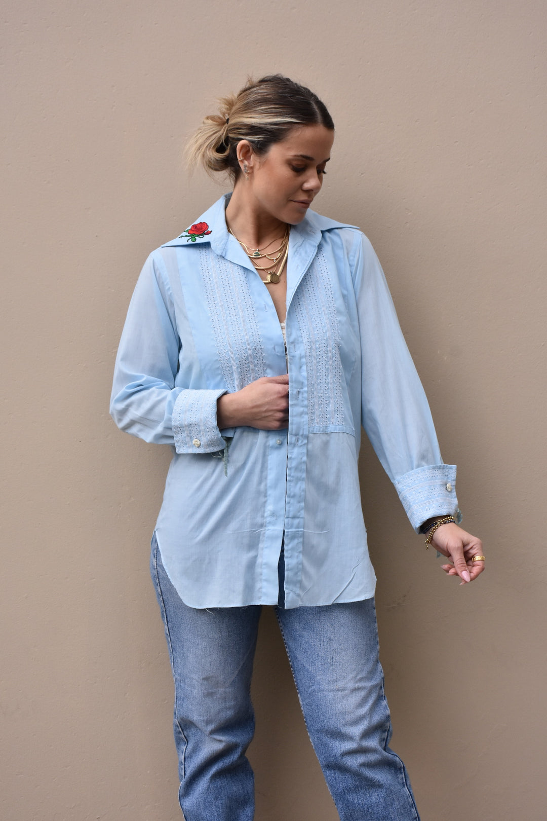 TUXEDO ROSE BUTTON DOWN