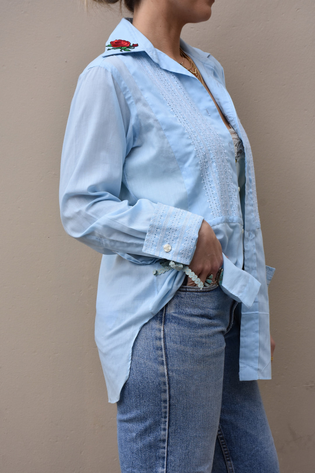 TUXEDO ROSE BUTTON DOWN