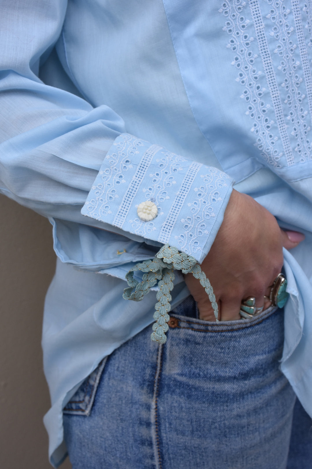 TUXEDO ROSE BUTTON DOWN