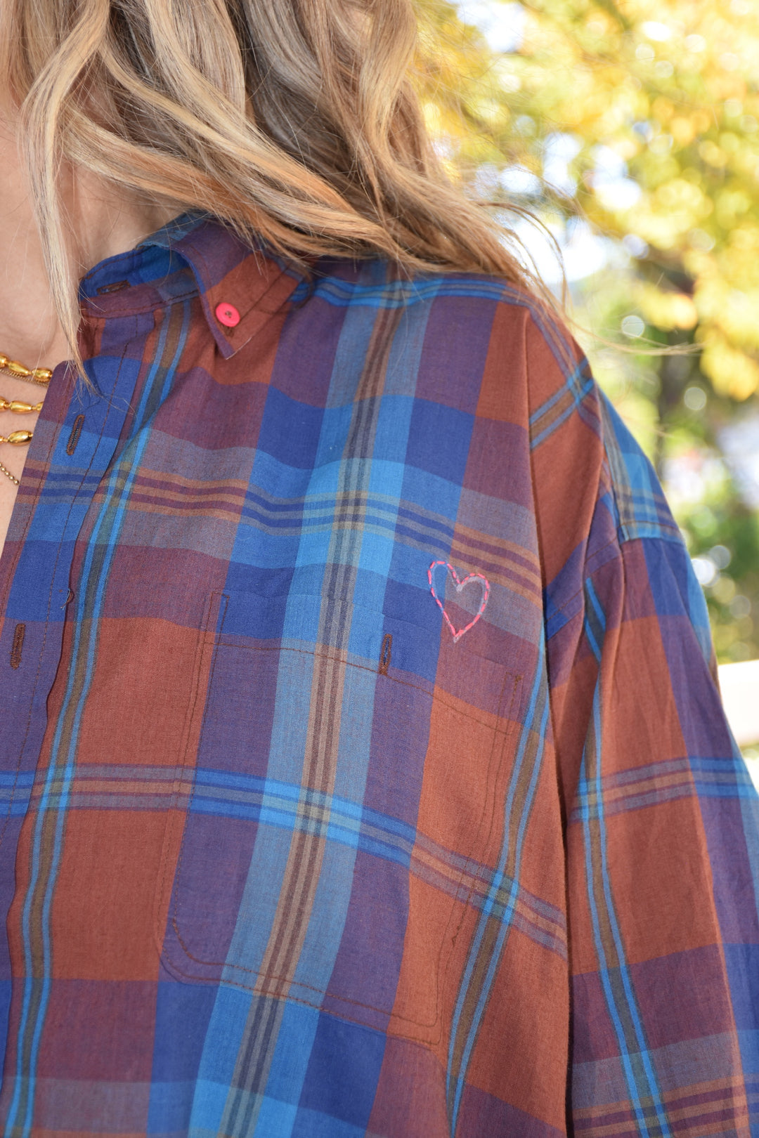 STEEPLE CHASE BUTTON DOWN