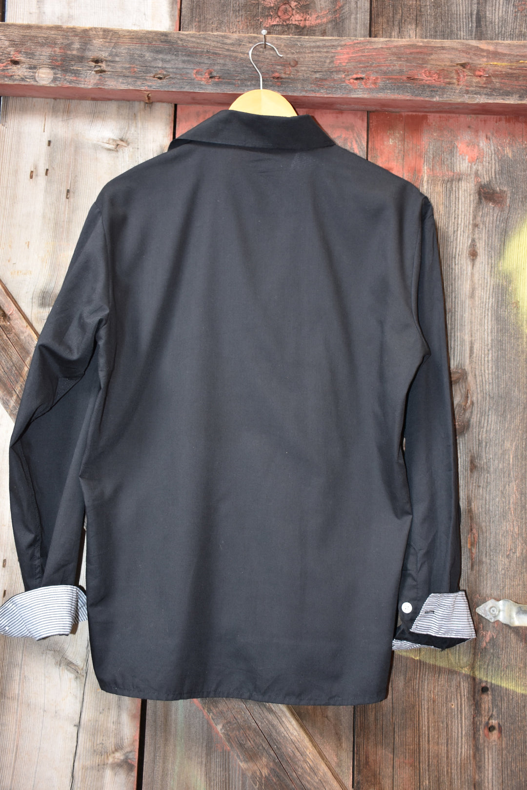 RED ROSE BUTTON DOWN