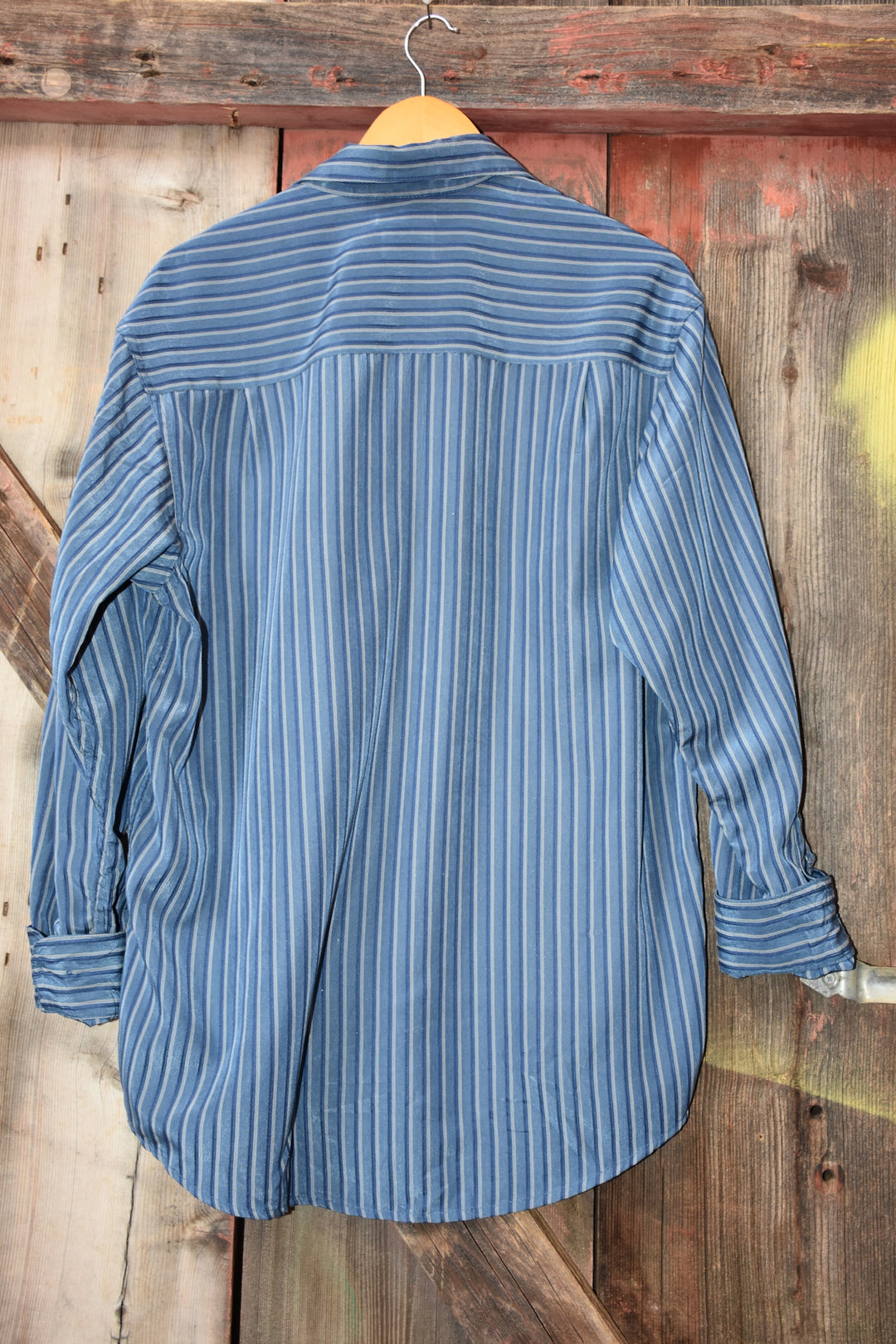 HAGGER EVIL EYE BUTTON DOWN