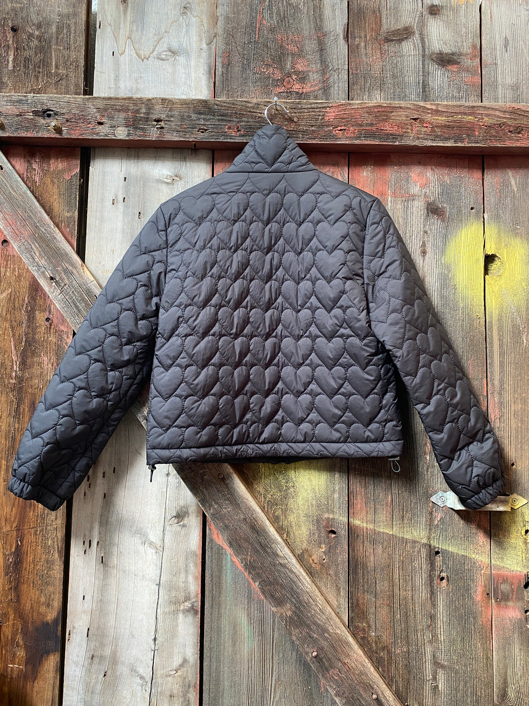 HEARTS PUFFER JACKET-BLACK