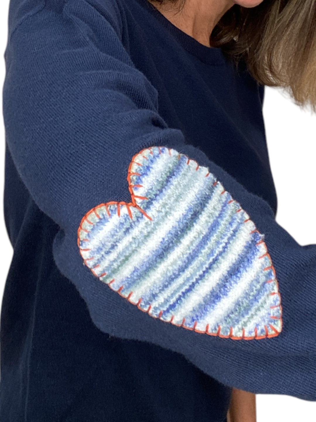 HEART EMBLEM SLEEVE SWEATER-NAVY