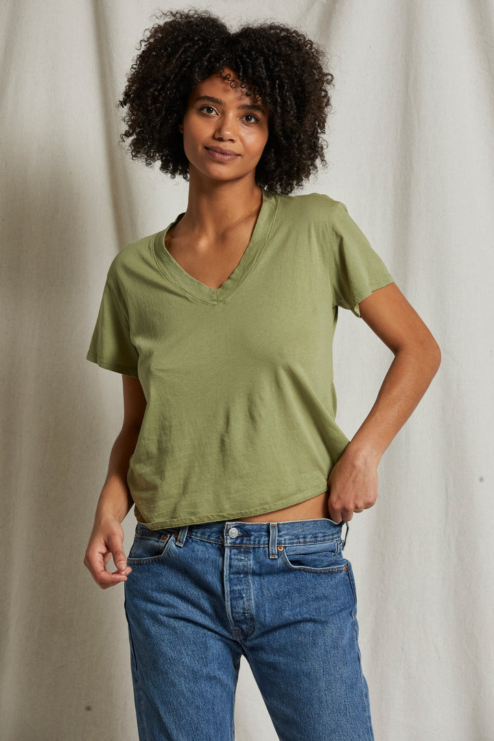 HENDRIX V-NECK TEE-OIL GREEN