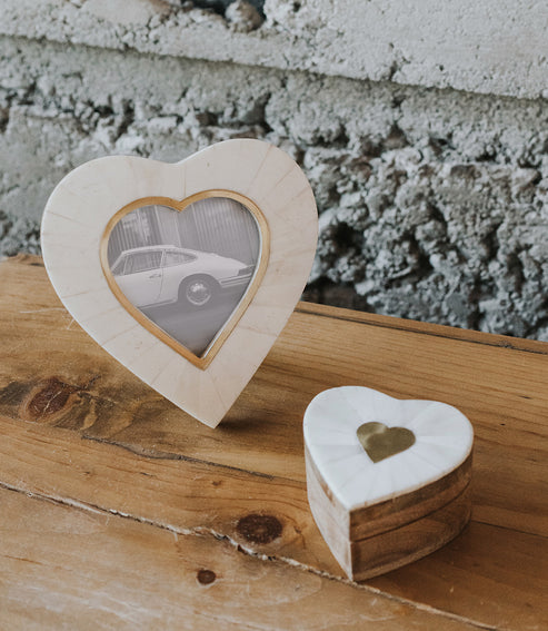 3X3 CREAM HEART PICTURE FRAME