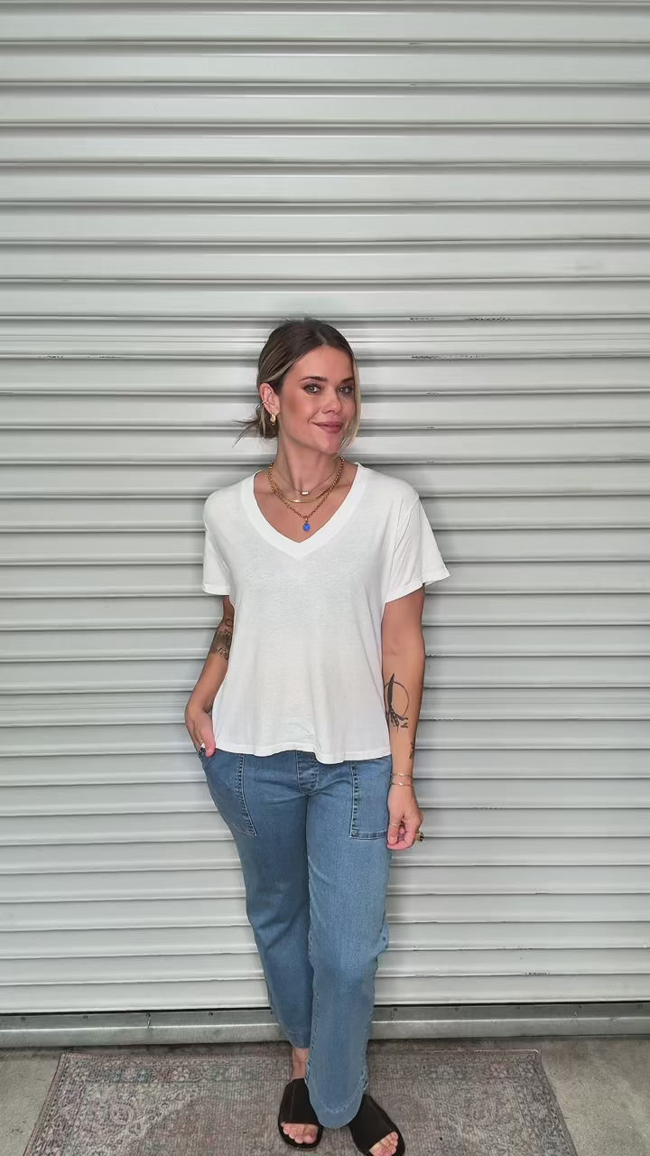 HENDRIX V-NECK TEE-WHITE