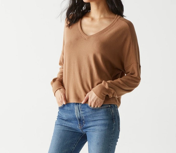 VIC RELAXED V-NECK PULLOVER-CAMEL