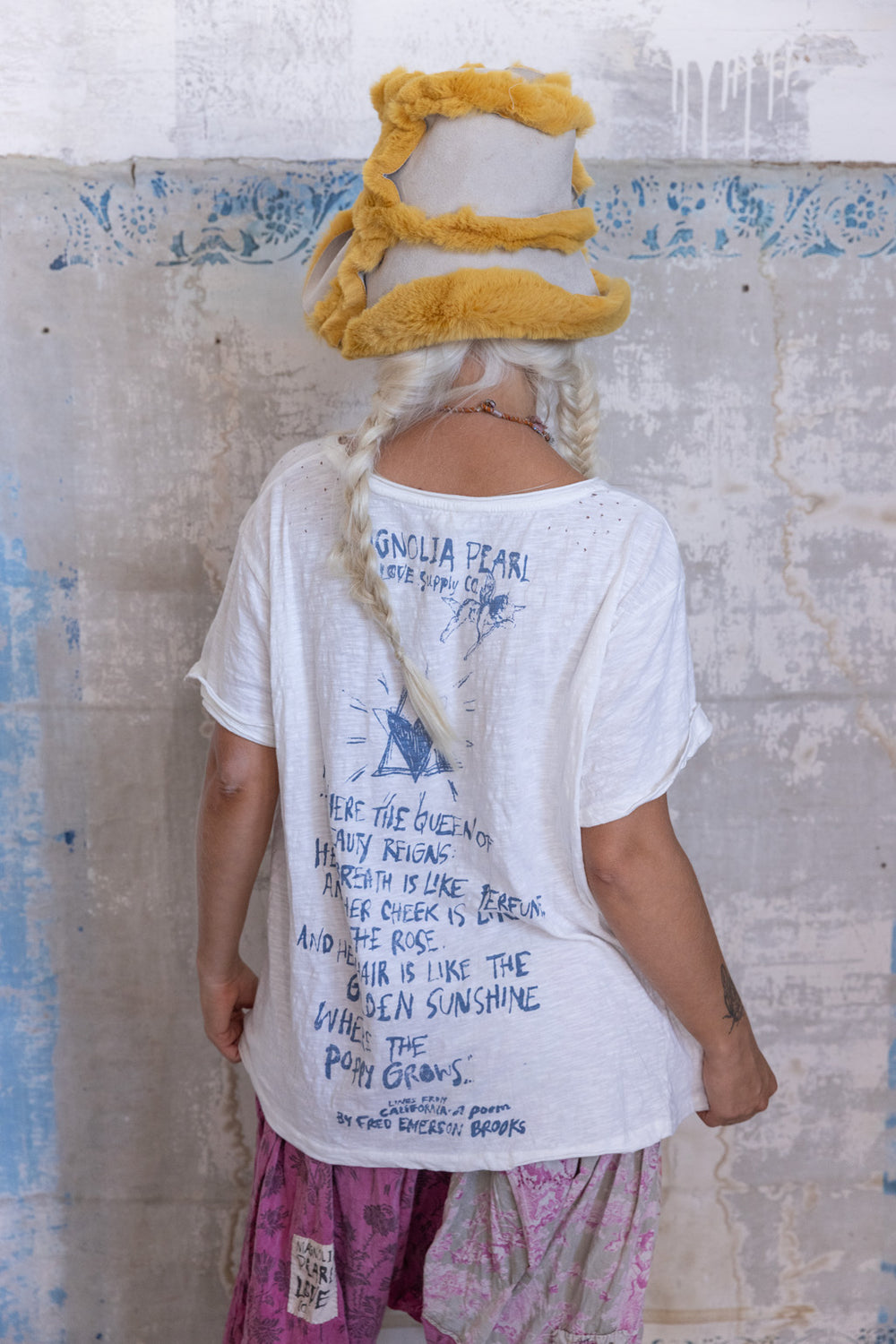 Kingfisher Road Magnolia Pearl WHERE THE POPPY GROWS T-TRUE